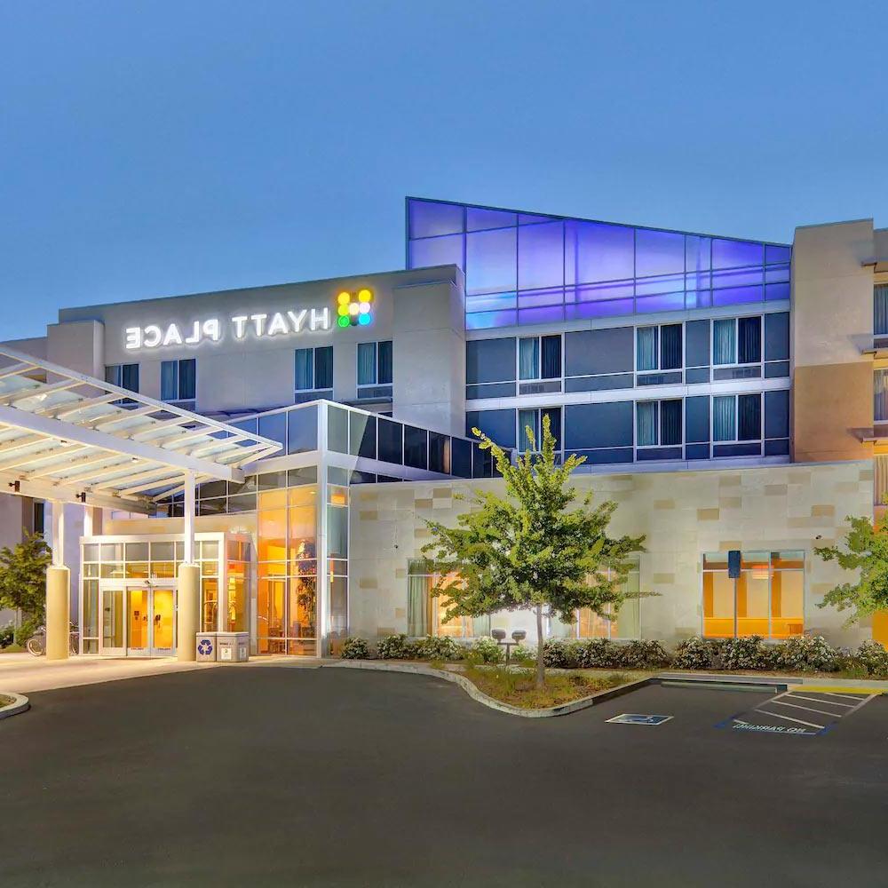 An exterior shot of the Hyatt Place hotel on the UC Davis campus